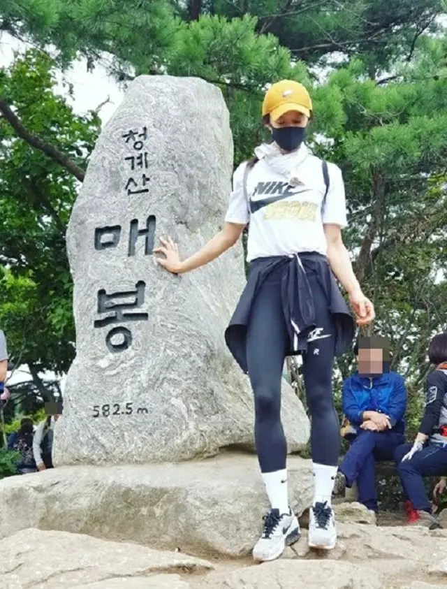 女優イ・シヨンが、清渓山登山での自撮り写真を公開した。（提供:OSEN）