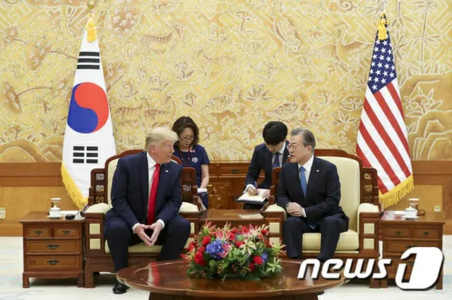 米韓首脳、65分間の会談＝「米朝同盟・非核化を協議」（画像:news1）