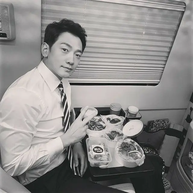 韓国歌手兼俳優のRain(ピ)が、ハードワーク中の近況を伝えて話題になっている。（写真提供:OSEN）