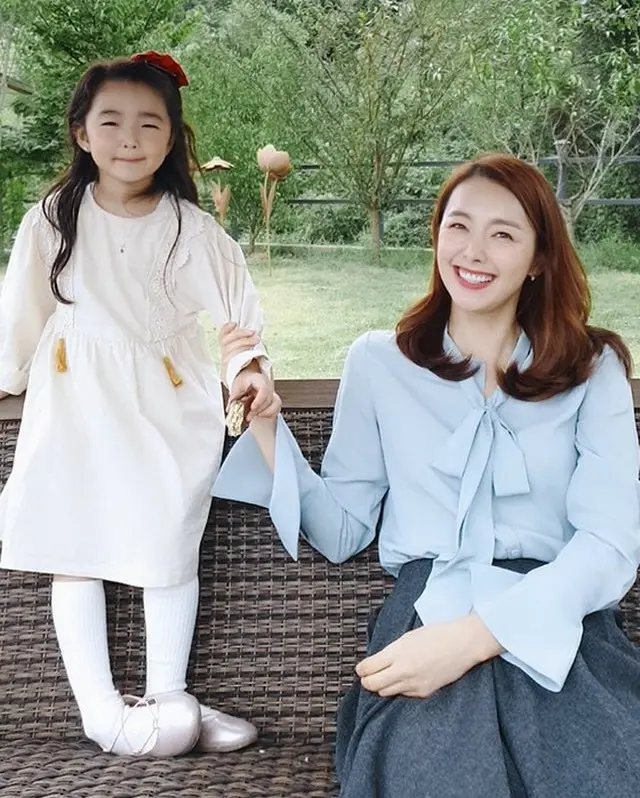 韓国女優ソ・イヒョンが、長女のハウンちゃんとの幸せなひとときを公開して話題になっている。（写真提供:OSEN）