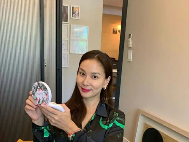 コ・ソヨン、インスタグラムで日常を報告“夫のチャン・ドンゴンも惚れる芸術的な美貌”（提供:OSEN）