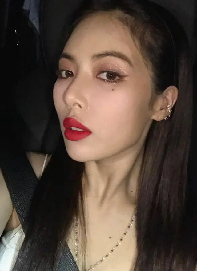 歌手ヒョナ、セクシーキューティーでYouTubeのウォーミングアップ（提供:Osen）
