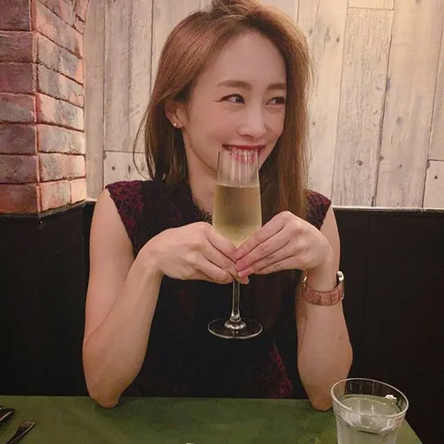 韓国歌手ニコル（元KARA）が、優雅な美しさにあふれる写真を公開して話題になっている。（写真提供:OSEN）
