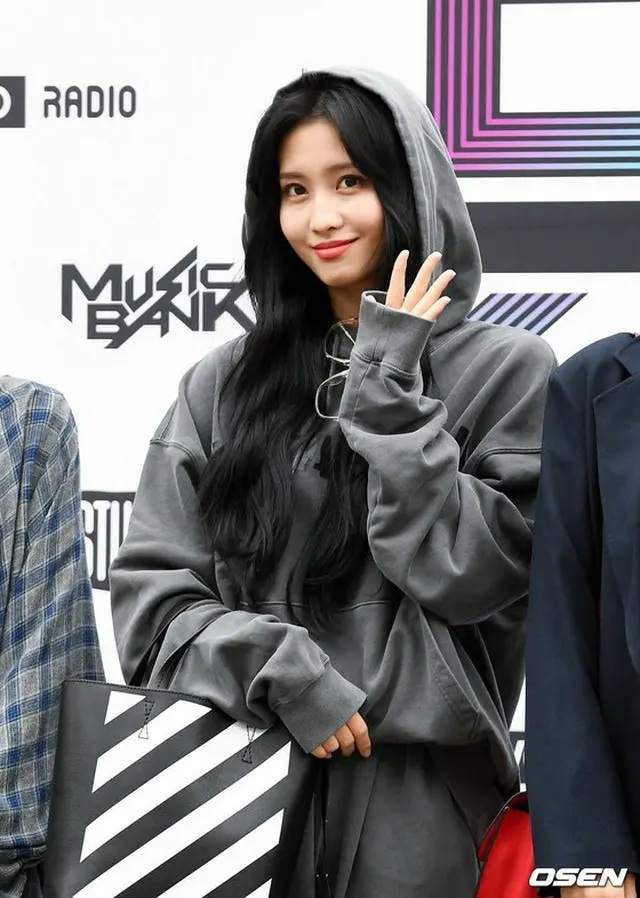 【トピック】「TWICE」モモ、出勤中にハプニング発生の中で見せた対応が話題（写真提供:OSEN）