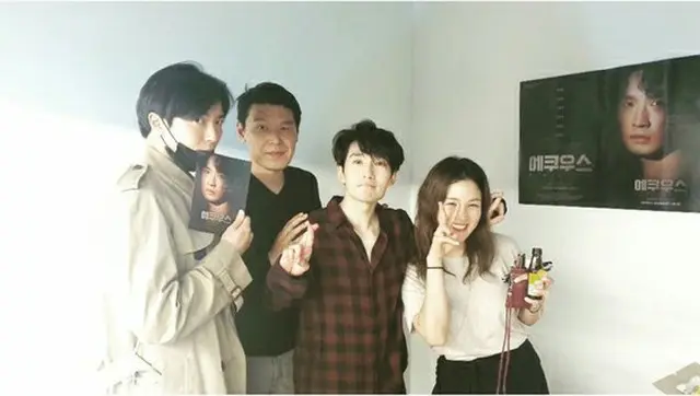 韓国俳優キム・ジェウクが、リュ・ドクファンが出演中の演劇「EQUUS」の応援に駆け付けた。（写真提供:OSEN）