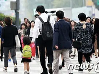 明日から夫の“有給”出産休暇3日から10日へ…「夫の育児参加」拡散＝韓国