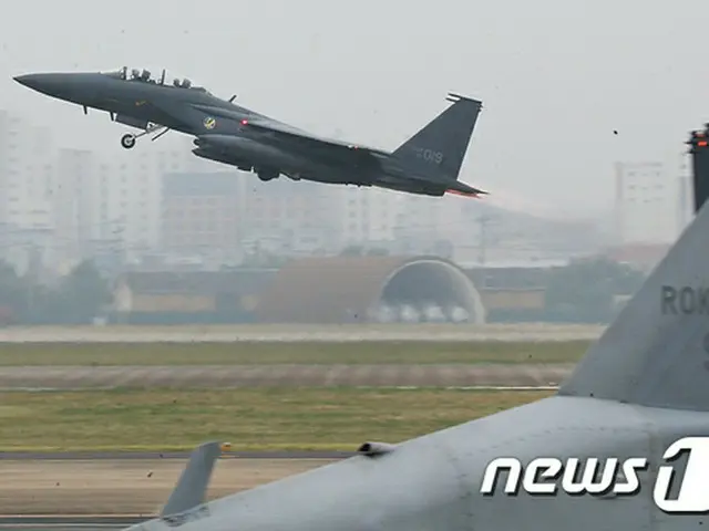 政府、韓国軍による竹島領空飛行に遺憾表明(画像:news1)