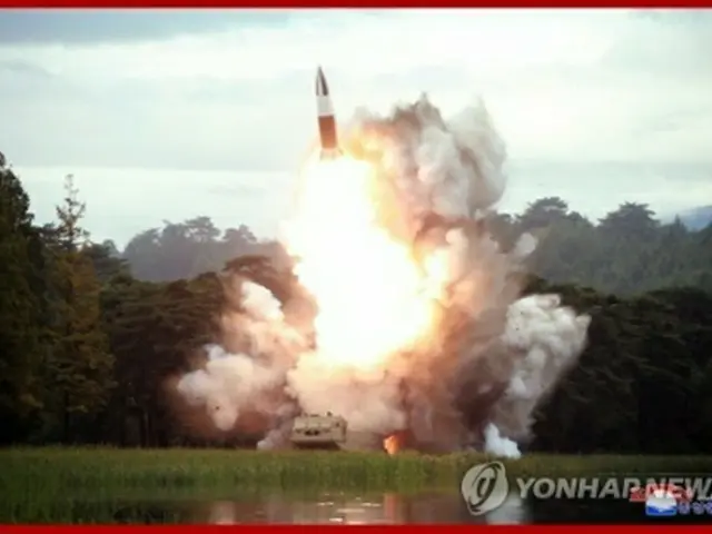 8月16日に行われた北朝鮮の「新兵器」の試射の模様＝（聯合ニュース）≪転載・転用禁止≫