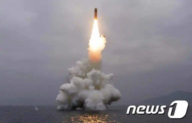 北メディア、新型の潜水艦発射弾道ミサイルの試射成功を大々的に報道（画像:news1）