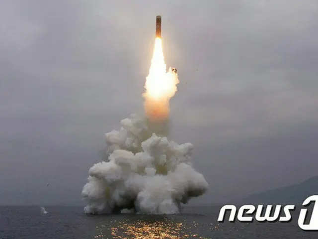 北メディア、新型の潜水艦発射弾道ミサイルの試射成功を大々的に報道（画像:news1）