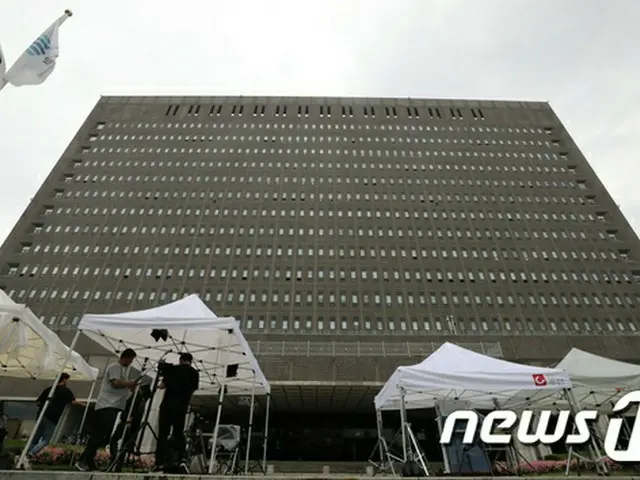 韓国法相の妻、非公開で検察出頭＝メディア集まるも地下利用で”顔見せず”（画像:news1）