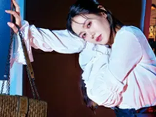 ソン・イェジン、映画の中の一場面のような秋のグラビアを公開…フェミニンとワイルドさを両立