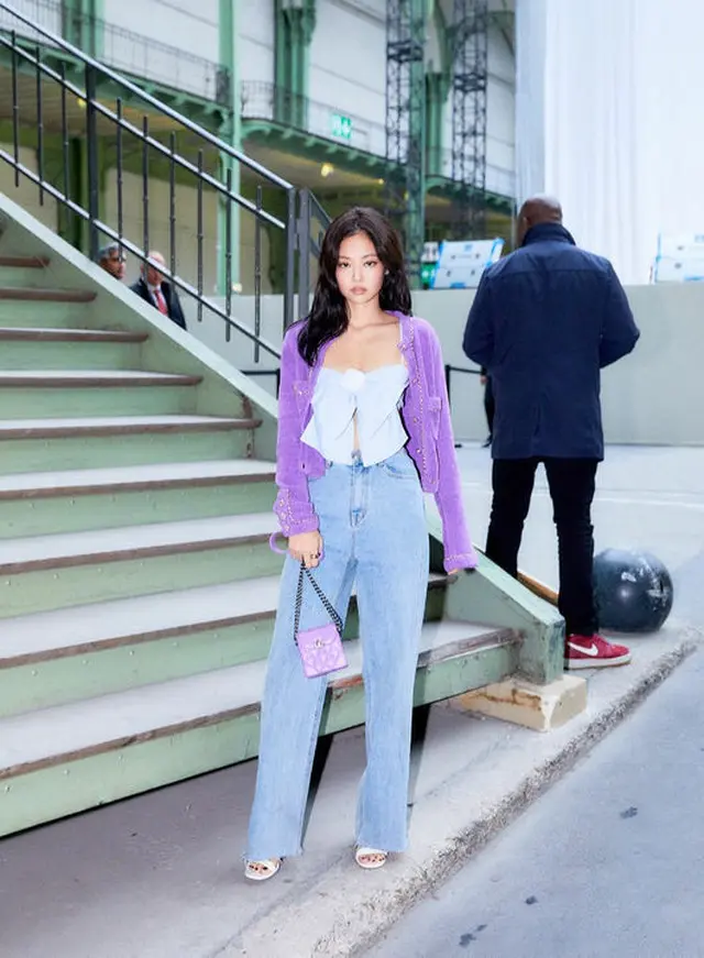 ジェニー（BLACKPINK）、パリを虜にする美貌…カーディB、アナ・ウィンターと並んで（提供:Osen）