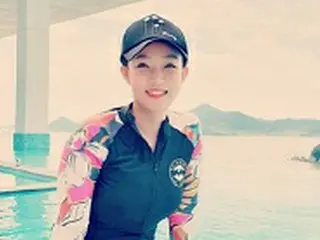 パク・ミンジョン、カメラを向けた夫ににっこり