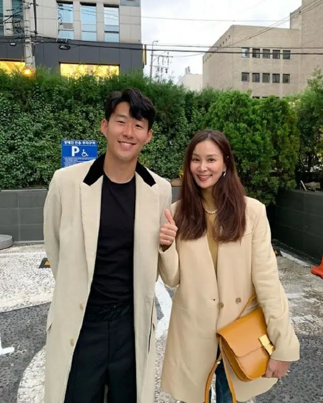 女優コ・ソヨンが、サッカー韓国代表のソン・フンミン選手と会った。（提供:OSEN）