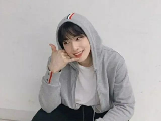 ASTRO チャウヌ　パーカー チャ・ウヌ（ASTRO）、パーカーからのぞかせる表情すらイケメン