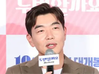 ＜韓国プロ野＞準PO第3戦、“LG熱血ファン”俳優イ・ジョンヒョクが始球式