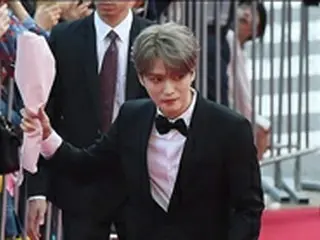 【トピック】キム・ジェジュン（JYJ）、輝くタキシード姿でファンを魅了