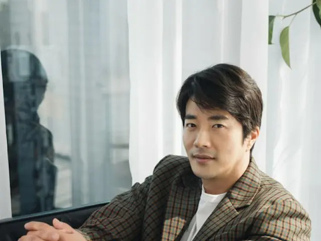 クォン・サンウ、「妻のソン・テヨンとの暮らしで一つになる時に“安らぎ”を感じる」、主演映画「LOVE,AGAIN」まもなく公開（提供:news1）
