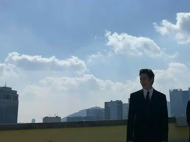 韓国俳優チェ・ジンヒョクが“スーツのお手本”とも言える姿で近況を伝えて話題になっている。（写真提供:OSEN）