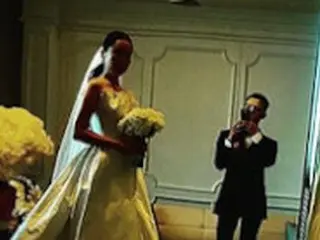 G-DRAGON、インスタに姉・クォン・ダミ氏と俳優キム・ミンジュンの挙式写真を公開、“10月の新婦”