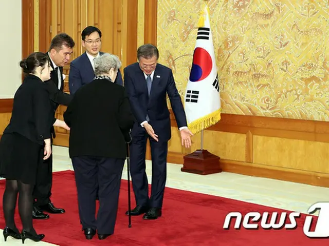 文大統領、きょう就任後初の駐韓外交団と懇談（提供:news1）