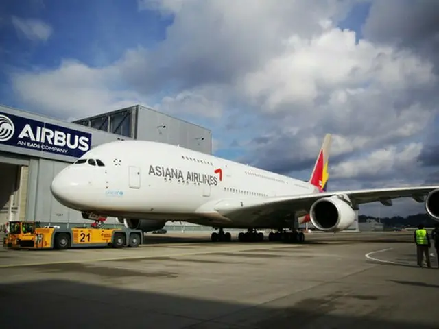 18日、エンジンの点検中に火災が発生したアシアナ航空A380と同機種の旅客機（提供:news1）