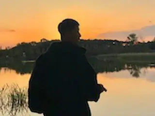 俳優パク・ソジュン、夕焼けの河原で「グラビアのような日常」