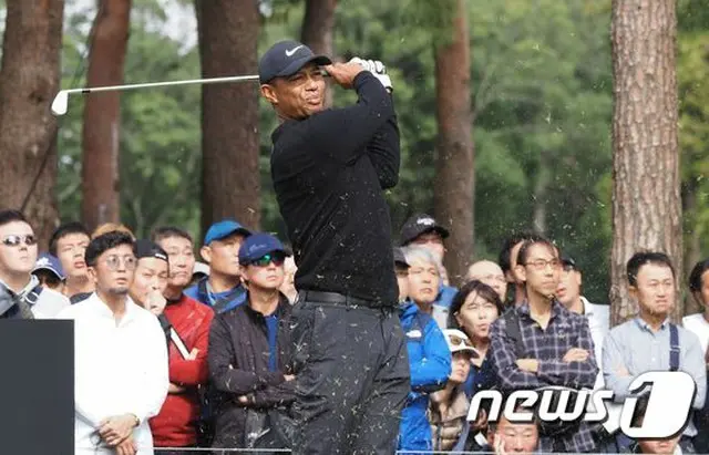 ＜男子ゴルフ＞タイガー・ウッズ、首位発進…カン・ソンフンは4位タイ（提供:news1）
