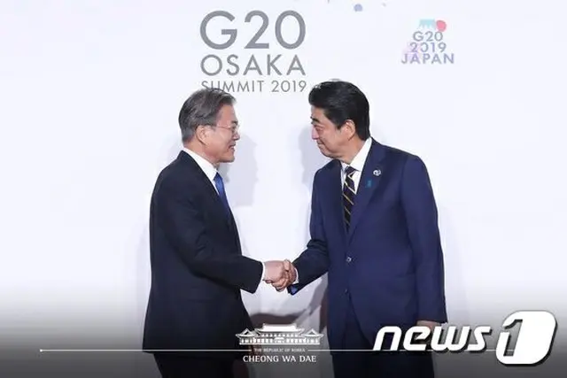 6月28日、G20での安倍晋三総理と文在寅（ムン・ジェイン）韓国大統領（提供:news1）