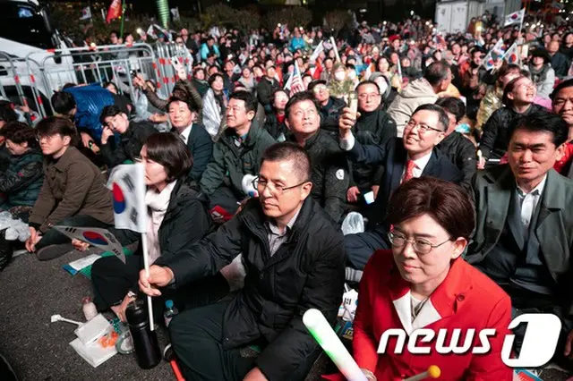 韓国ソウルで25日、保守系団体の大会に参加する韓国自由党のファン・ギョアン代表（提供:news1）