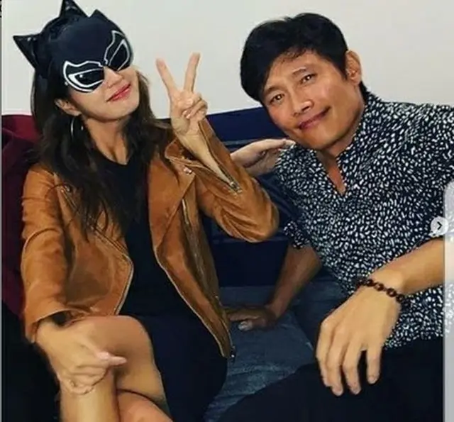 韓国俳優イ・ビョンホン＆女優イ・ミンジョン夫妻が、ハロウィンパーティーに参加した様子が公開されて話題になっている。（写真提供:OSEN）