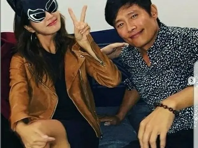 韓国俳優イ・ビョンホン＆女優イ・ミンジョン夫妻が、ハロウィンパーティーに参加した様子が公開されて話題になっている。（写真提供:OSEN）