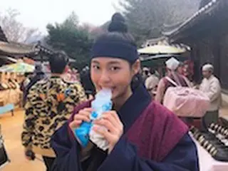 ソルヒョン（AOA）「私の国」の撮影所でアイス食べて…いたずらっ子の表情