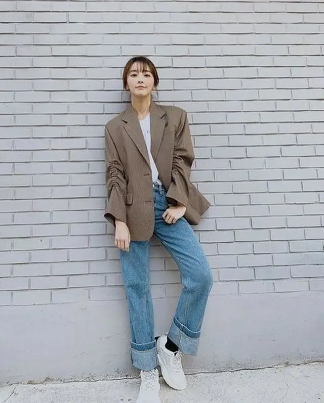 韓国女優チョン・ユミが、洗練された秋のスタイリングを公開して話題になっている。（写真提供:OSEN）