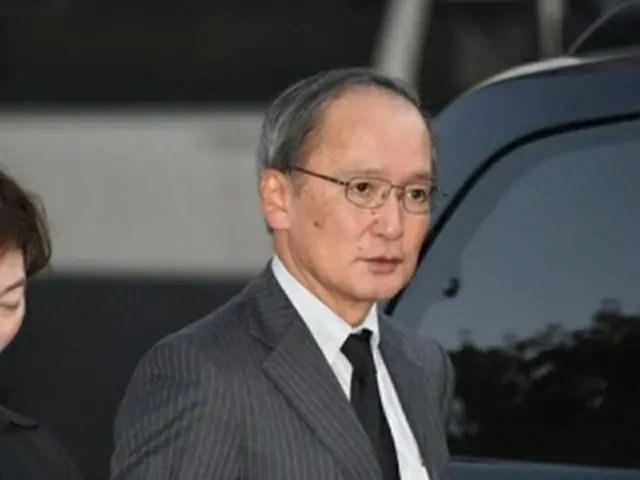 弔問に訪れた長嶺大使＝３０日、釜山（聯合ニュース）