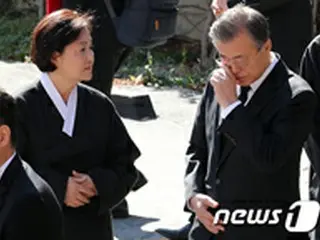 正恩氏、文大統領の母死去受けて弔電 「深い哀悼の意」