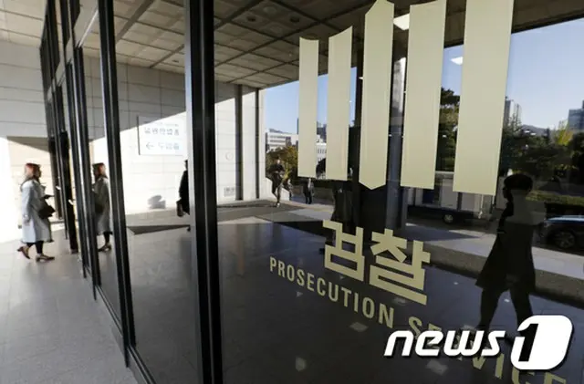 “虚偽のインターン証明書発給疑惑”韓国前法相のソウル大学研究室を家宅捜索＝韓国（提供:news1）