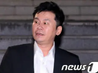 ヤン・ヒョンソク元YG代表、14時間の調査後に帰宅「誠実に調査を受けた」