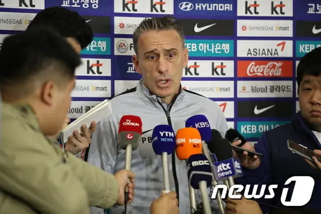 中東へ出発のサッカー韓国代表、ベント監督「レバノン戦は容易ではないが、自分たちのスタイルで」（画像:news1）