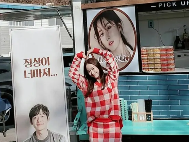 チョン・ヘビン、ホン・ウニも嫉妬するユ・ジュンサンとのツーショット…“コーヒーカーと写真” （提供:OSEN）