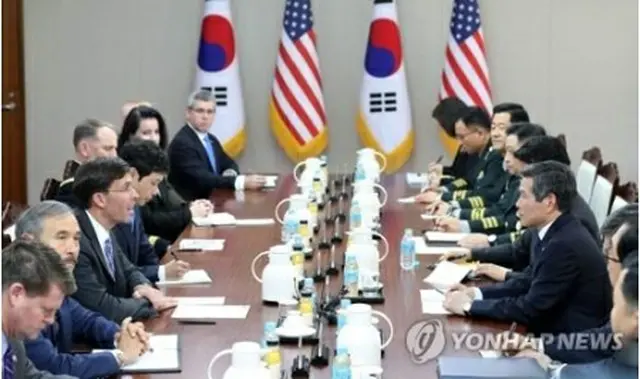 8月9日、ソウルで開かれた韓米国防相会談＝（聯合ニュース）