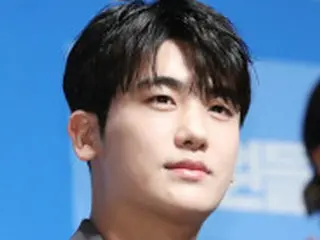 パク・ヒョンシク、軍服務中に映画「8番目の男」で「映評賞」新人男優賞を受賞