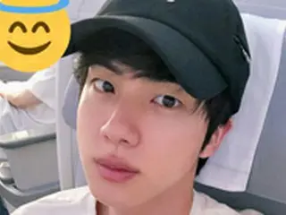 【トピック】「防弾少年団」JIN、機内を輝かせるイケメン写真公開