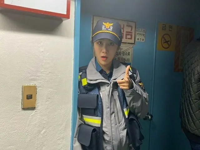 ソユ、警察の廊下でパチリ…「垢抜けて光り出して」リアルタイムでの視聴を促す（提供:OSEN）