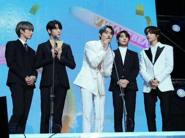 「TXT」が「2019 VLIVE AWARDS V HEARTBEAT」で「グローバルルーキー」賞を受賞した。（提供:OSEN）