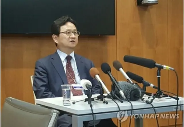 １０月１１日、スイス・ジュネーブで韓日の２国間協議を終えて記者会見する丁海官氏（資料写真）＝（聯合ニュース）