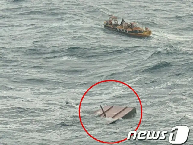 済州・遮帰島ちかくで漁船炎上、救助の船員1人死亡・11人行方不明（画像:news1）