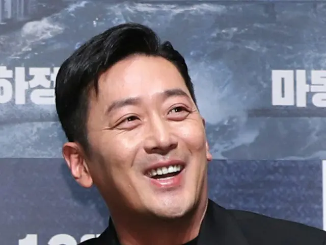 ハ・ジョンウ、映画「白頭山」でスジと夫婦役「監督が年の差夫婦のお手本に“勇気が出た”」（提供:news1）