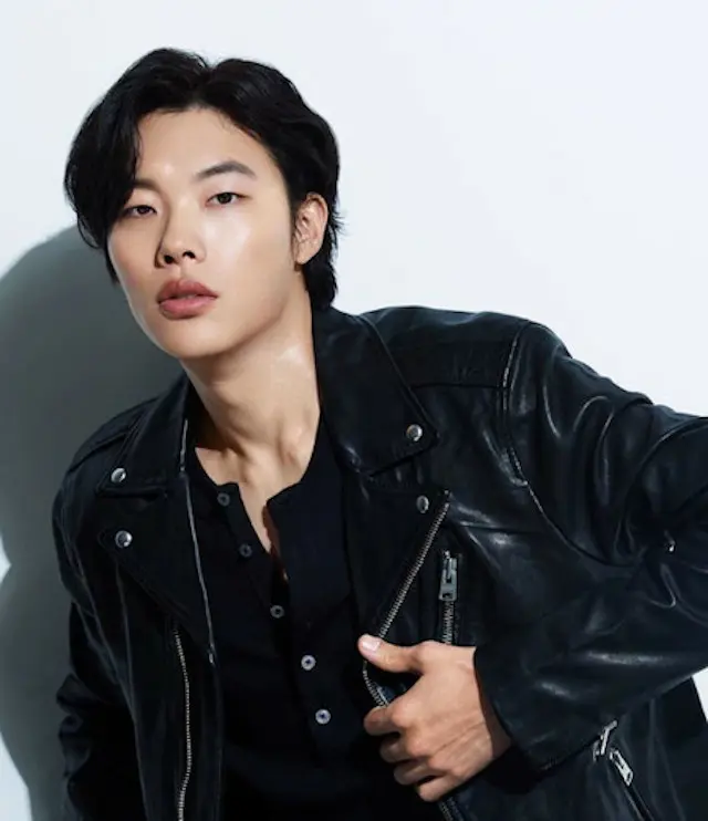俳優のリュ・ジュンヨル、インスタでカリスマあふれる男性美をアピール”女心を刺激”（提供:OSEN）